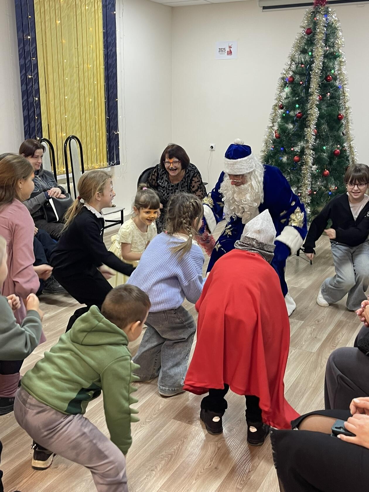 В Комаричском комплексном центре социального обслуживания населения состоялся новогодний праздник для детей участников СВО, многодетных и малообеспеченных смей В Комаричском комплексном центре социального обслуживания населения состоялся новогодний праздник для детей участников СВО, многодетных и малообеспеченных смей