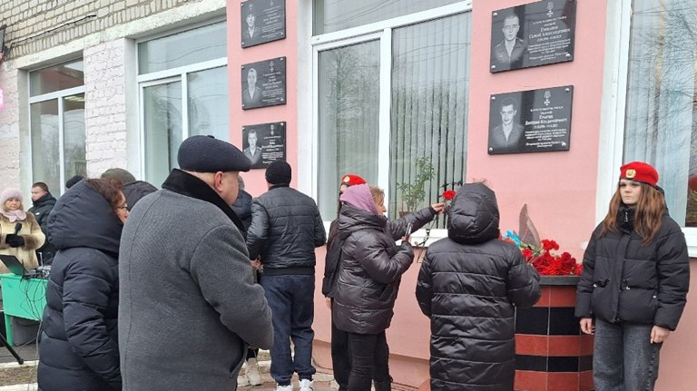 В Унече увековечили память героев СВО Григория Бойко и Олега Мельникова