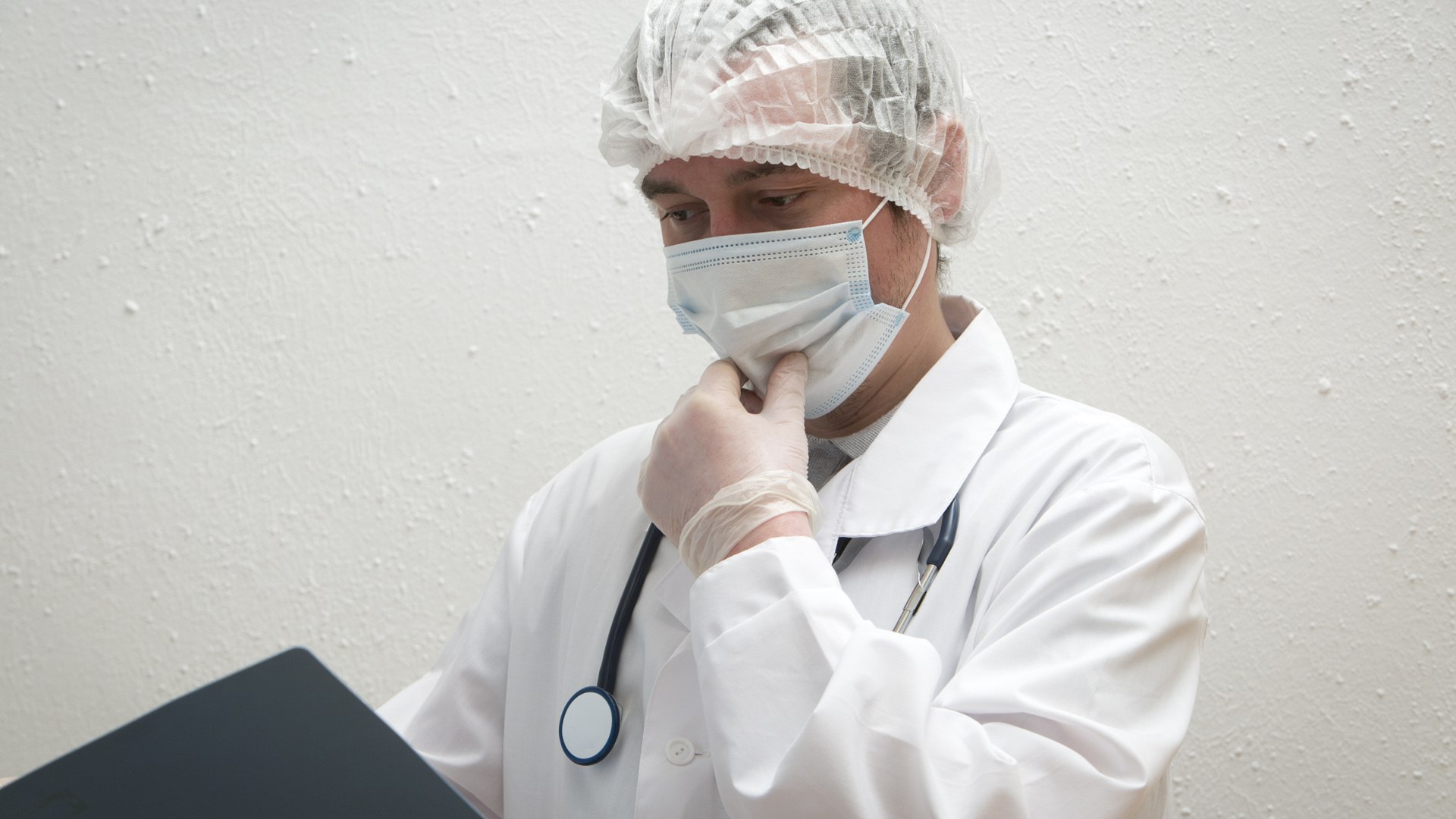 Опубликован график работы медучреждений региона в праздничные дни