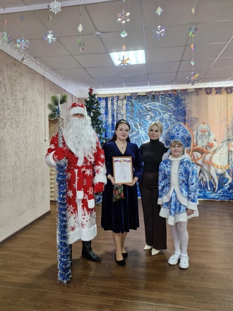 Два дня подряд — 29 и 30 декабря — в наших стенах гремели настоящие новогодние праздники под руководством учителя музыки Тимошенко Ксении Юрьевны! Каждый стал уникальным и незабываемым для своих героев Два дня подряд — 29 и 30 декабря — в наших стенах гремели настоящие новогодние праздники под руководством учителя музыки Тимошенко Ксении Юрьевны! Каждый стал уникальным и незабываемым для своих героев