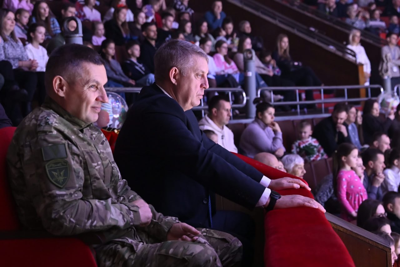 Александр Богомаз: В Брянском цирке еще одно новогоднее представление от артистов Московского государственного цирка под руководством Аскольда Запашного Александр Богомаз: В Брянском цирке еще одно новогоднее представление от артистов Московского государственного цирка под руководством Аскольда Запашного