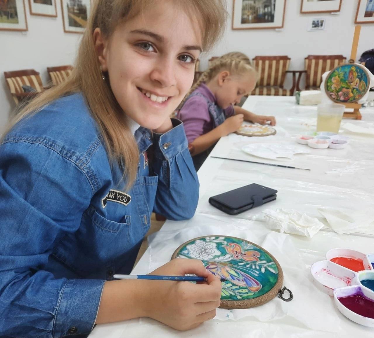 Городской выставочный зал приглашает 4 января в 12.00 на мастер-класс по росписи ткани- техника Холодный батик классический Городской выставочный зал приглашает 4 января в 12.00 на мастер-класс по росписи ткани- техника Холодный батик классический