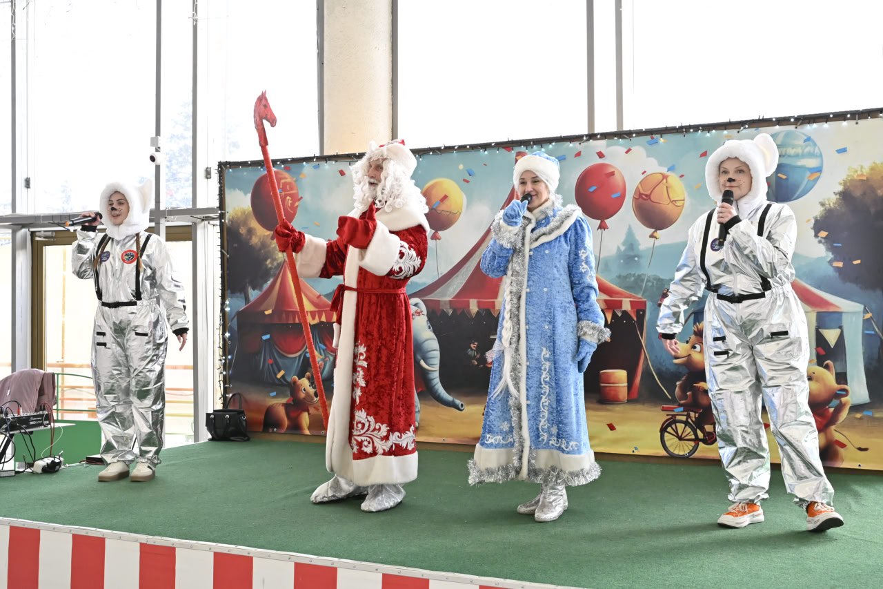 Александр Богомаз: В Брянском цирке еще одно новогоднее представление от артистов Московского государственного цирка под руководством Аскольда Запашного Александр Богомаз: В Брянском цирке еще одно новогоднее представление от артистов Московского государственного цирка под руководством Аскольда Запашного