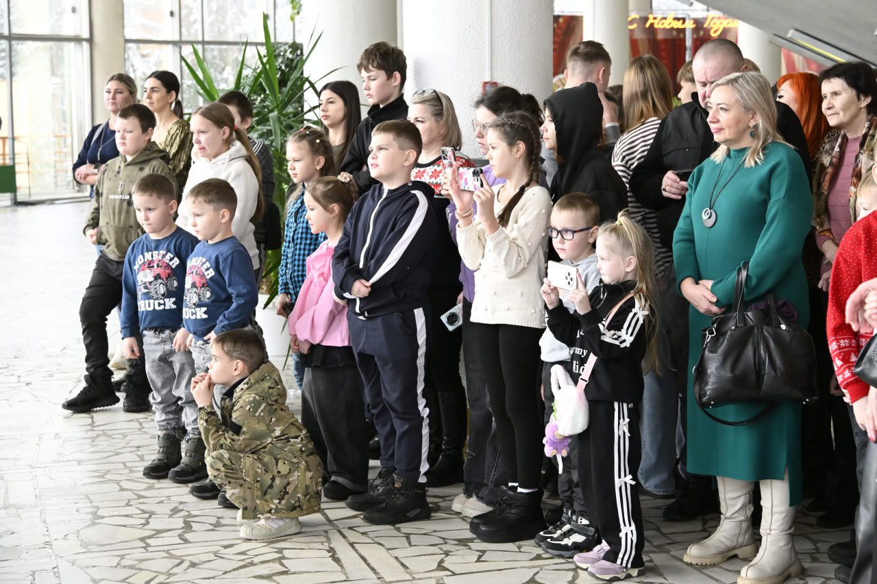 Александр Богомаз: В Брянском цирке еще одно новогоднее представление от артистов Московского государственного цирка под руководством Аскольда Запашного Александр Богомаз: В Брянском цирке еще одно новогоднее представление от артистов Московского государственного цирка под руководством Аскольда Запашного