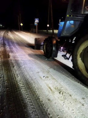 Дороги Брянской области чистят от снега и обрабатывает песко-соляной смесью круглосуточно