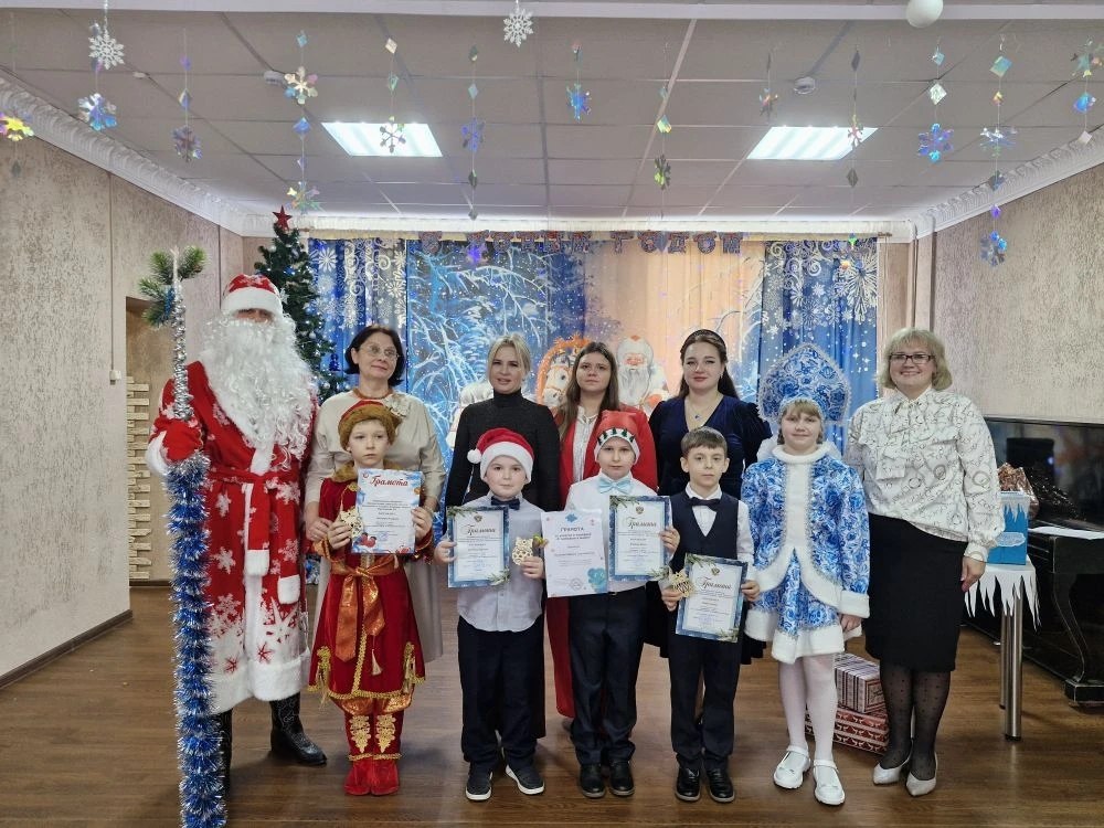 Два дня подряд — 29 и 30 декабря — в наших стенах гремели настоящие новогодние праздники под руководством учителя музыки Тимошенко Ксении Юрьевны! Каждый стал уникальным и незабываемым для своих героев Два дня подряд — 29 и 30 декабря — в наших стенах гремели настоящие новогодние праздники под руководством учителя музыки Тимошенко Ксении Юрьевны! Каждый стал уникальным и незабываемым для своих героев