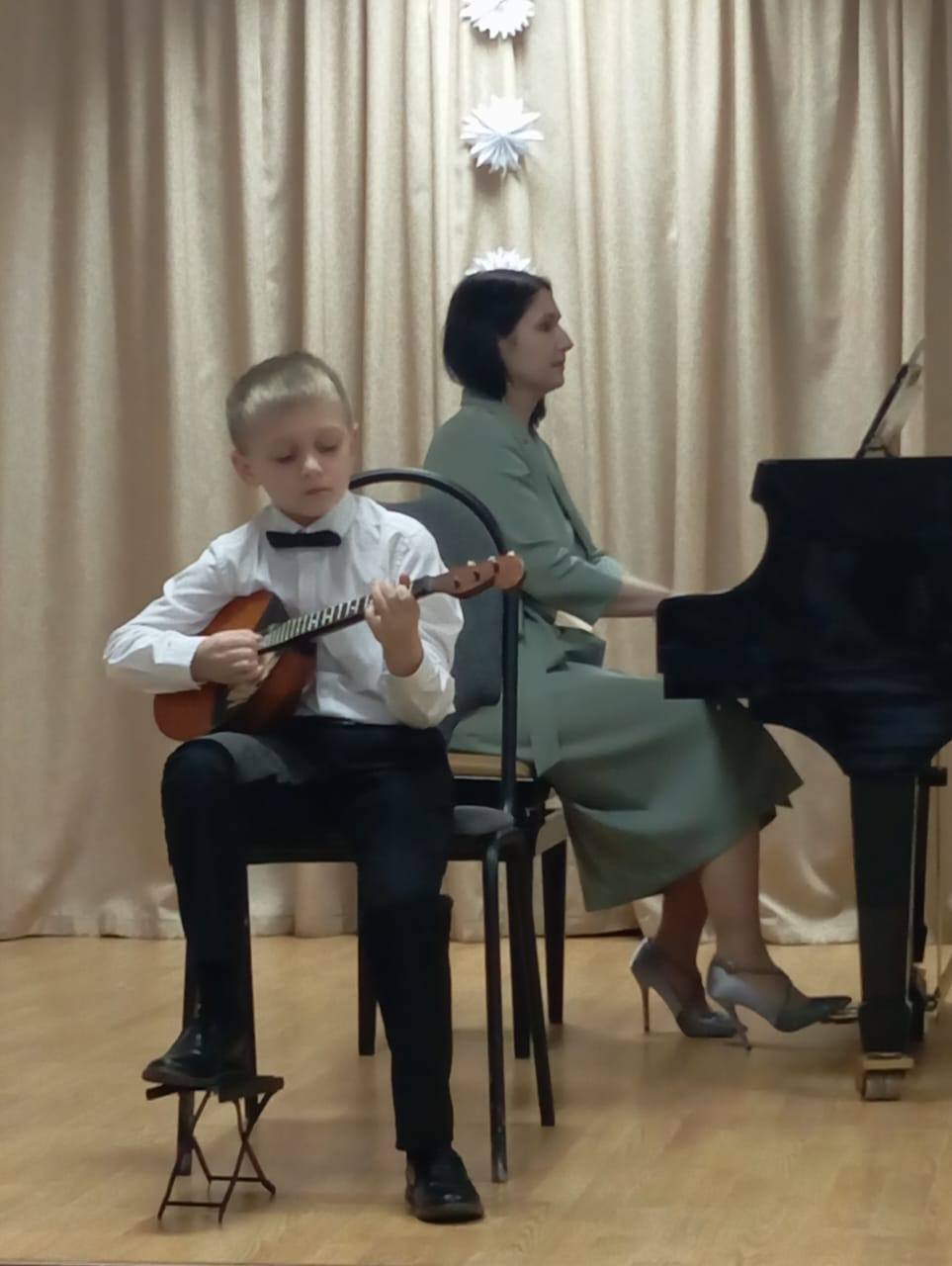 НОВОГОДНИЕ ЧУДЕСА - КОНЦЕРТ САМЫХ ЮНЫХ ТАЛАНТОВ НОВОГОДНИЕ ЧУДЕСА - КОНЦЕРТ САМЫХ ЮНЫХ ТАЛАНТОВ