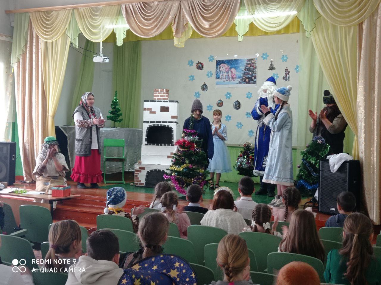 Делимся фото со школьных новогодних праздников и карнавалов! С наступающим! Делимся фото со школьных новогодних праздников и карнавалов! С наступающим!