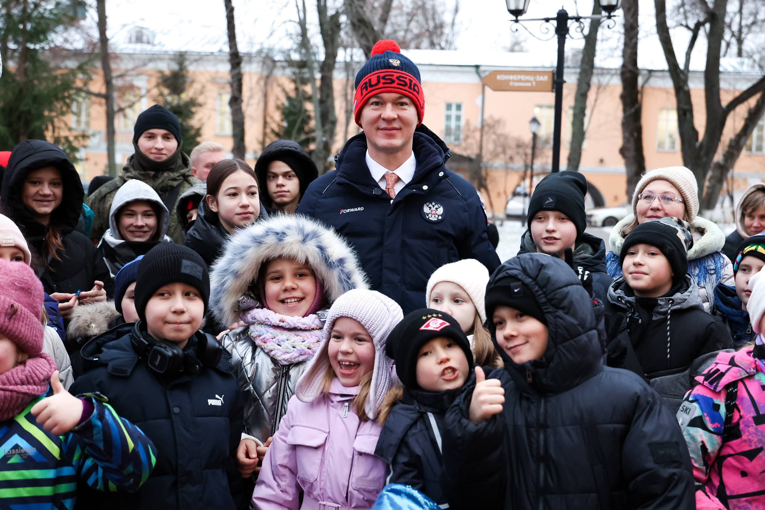 Михаил Дегтярёв: Дорогие друзья, поздравляю вас с наступающим Новым годом и Рождеством Христовым!