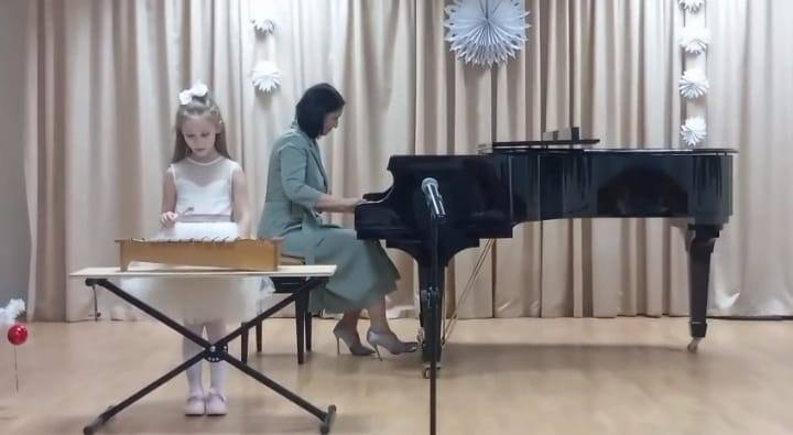 НОВОГОДНИЕ ЧУДЕСА - КОНЦЕРТ САМЫХ ЮНЫХ ТАЛАНТОВ НОВОГОДНИЕ ЧУДЕСА - КОНЦЕРТ САМЫХ ЮНЫХ ТАЛАНТОВ