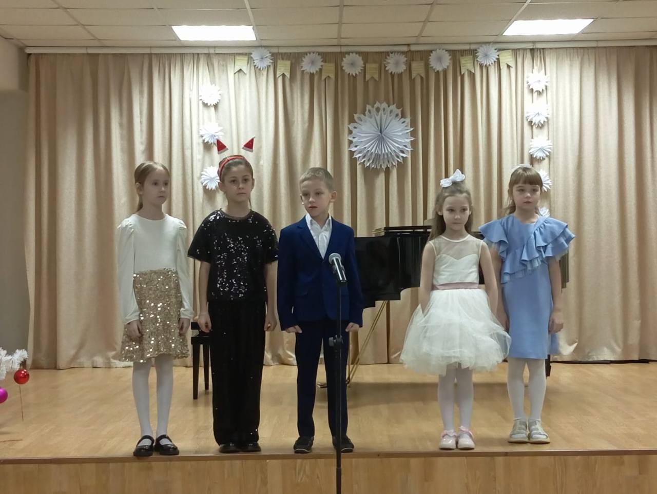 НОВОГОДНИЕ ЧУДЕСА - КОНЦЕРТ САМЫХ ЮНЫХ ТАЛАНТОВ НОВОГОДНИЕ ЧУДЕСА - КОНЦЕРТ САМЫХ ЮНЫХ ТАЛАНТОВ