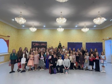 В хореографической школе города Брянска в преддверии праздников юные таланты блистали ярче гирлянд!
