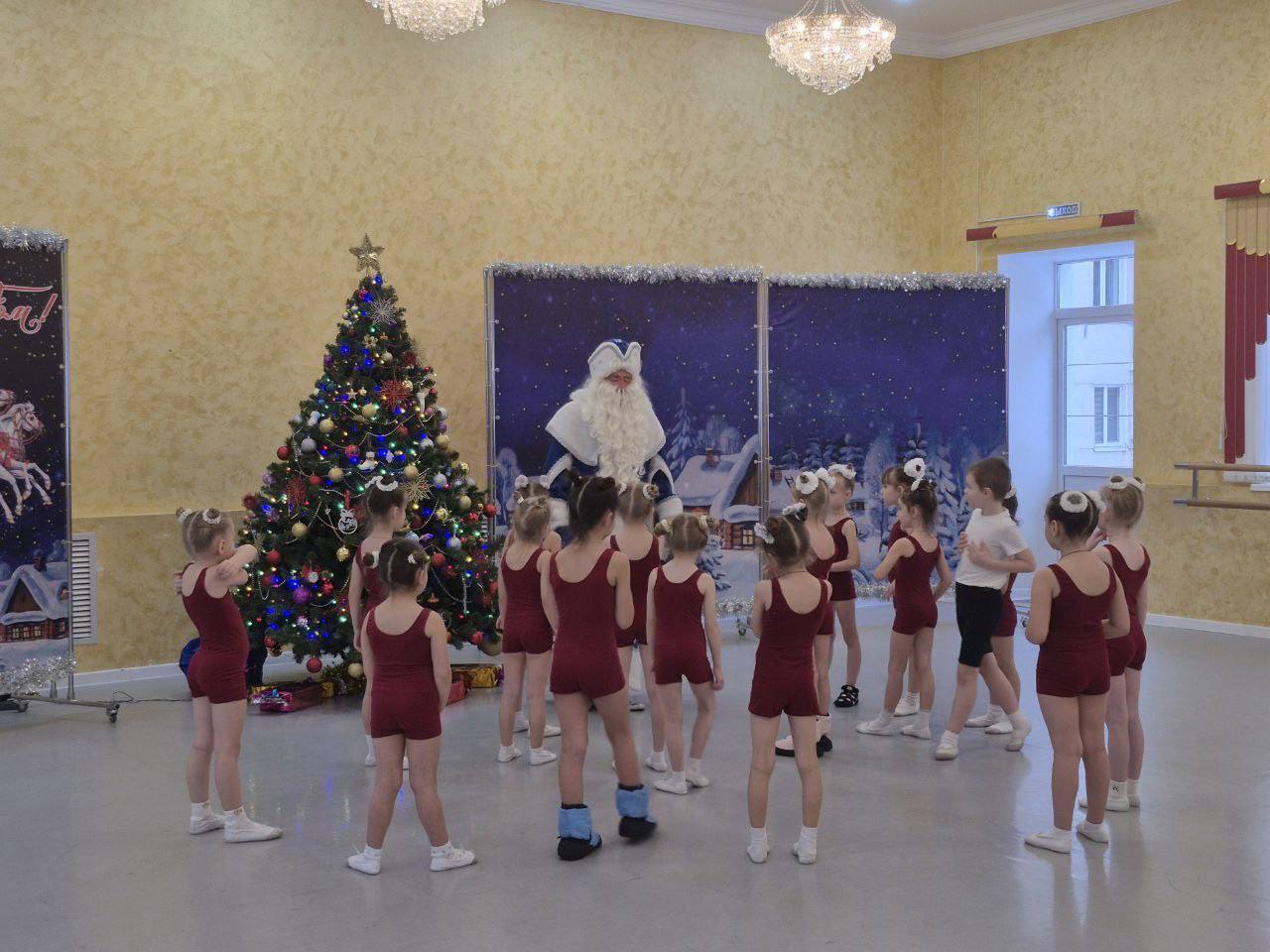 Зимняя сказка и первые ростки умений у шестилетних ребят подготовительного отделения! Зимняя сказка и первые ростки умений у шестилетних ребят подготовительного отделения!