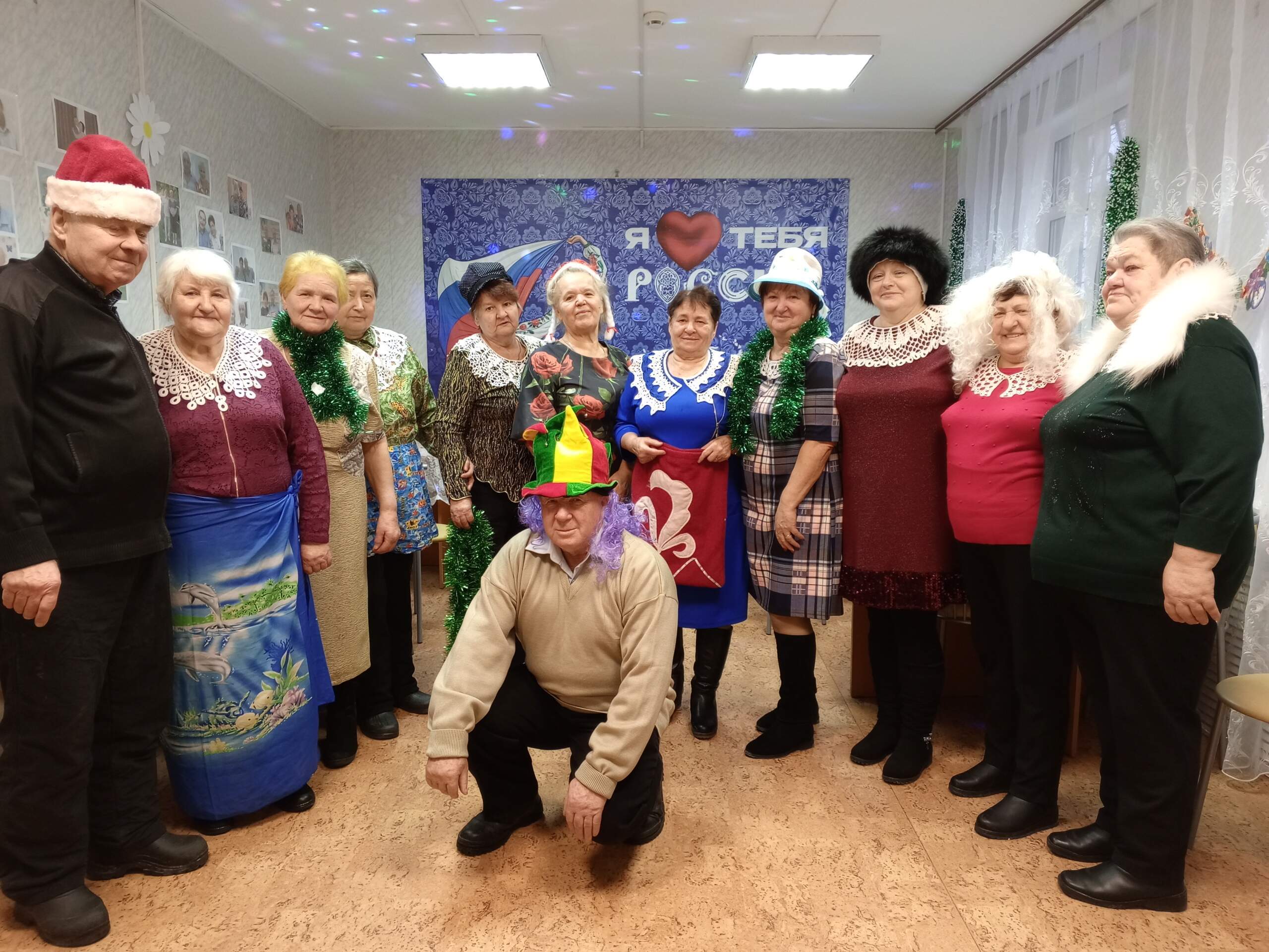 В преддверии Нового года ГБУ КЦСОН Рогнединского района организовали и провели мероприятие «Пусть Новый Год подарит чудо»