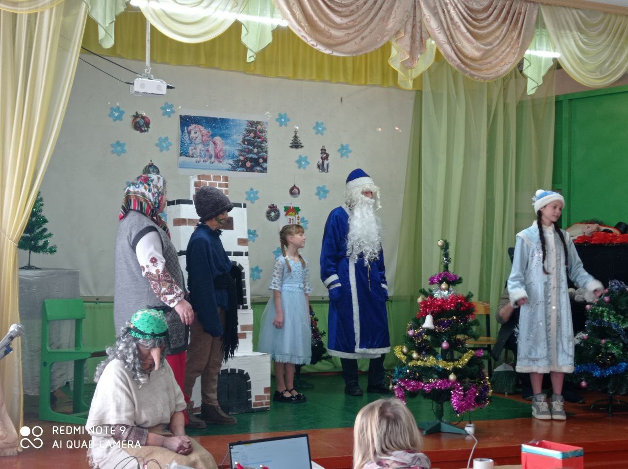 Делимся фото со школьных новогодних праздников и карнавалов! С наступающим! Делимся фото со школьных новогодних праздников и карнавалов! С наступающим!