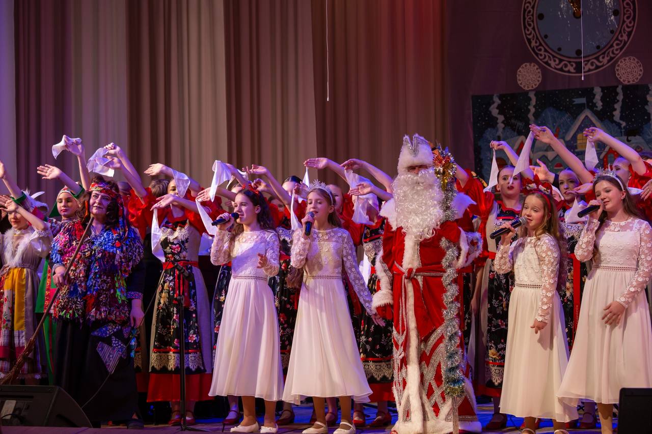 ПРЕДНОВОГОДНИЙ ШКОЛЬНЫЙ КОНЦЕРТ "ЗИМНЯЯ СКАЗКА" ПРЕДНОВОГОДНИЙ ШКОЛЬНЫЙ КОНЦЕРТ "ЗИМНЯЯ СКАЗКА"