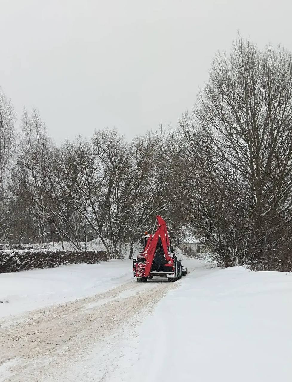 В Выгоничском городском поселении в приоритете – уборка дорог первой категории и подъездов к социально значимым объектам: больнице, школам и детским садам В Выгоничском городском поселении в приоритете – уборка дорог первой категории и подъездов к социально значимым объектам: больнице, школам и детским садам