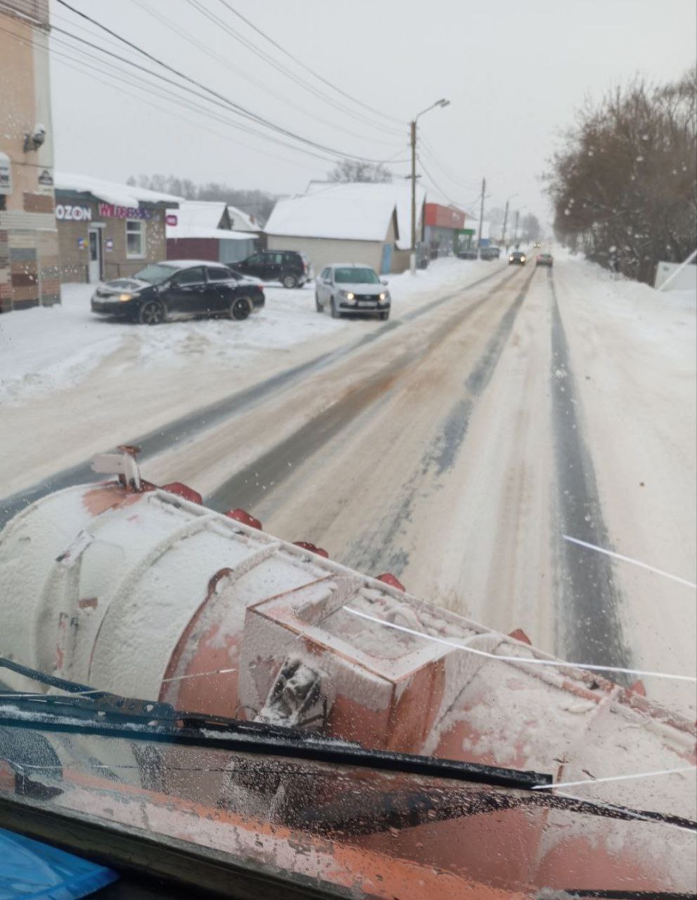 Для обеспечения безопасности и бесперебойного движения, из-за сильных снегопадов, приняты меры по расчистке автомобильных дорог города Почепа и сельских поселений Почепского района Для обеспечения безопасности и бесперебойного движения, из-за сильных снегопадов, приняты меры по расчистке автомобильных дорог города Почепа и сельских поселений Почепского района