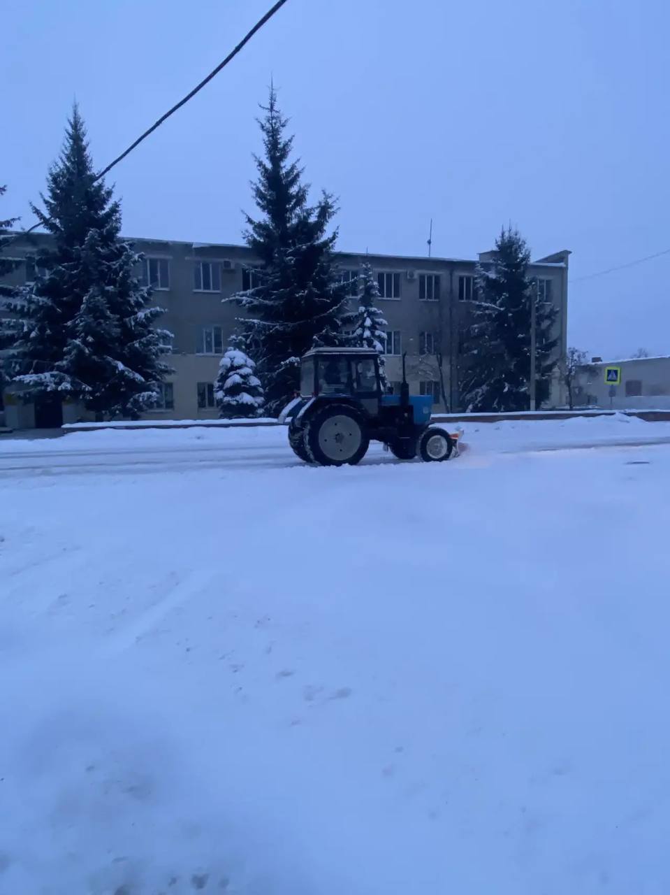 Из-за сильных снегопадов в Унече приняты меры для обеспечения безопасности и бесперебойного движения Из-за сильных снегопадов в Унече приняты меры для обеспечения безопасности и бесперебойного движения