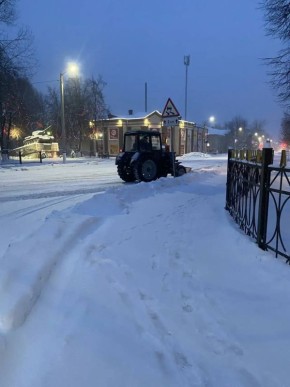 Из-за сильных снегопадов в Унече приняты меры для обеспечения безопасности и бесперебойного движения