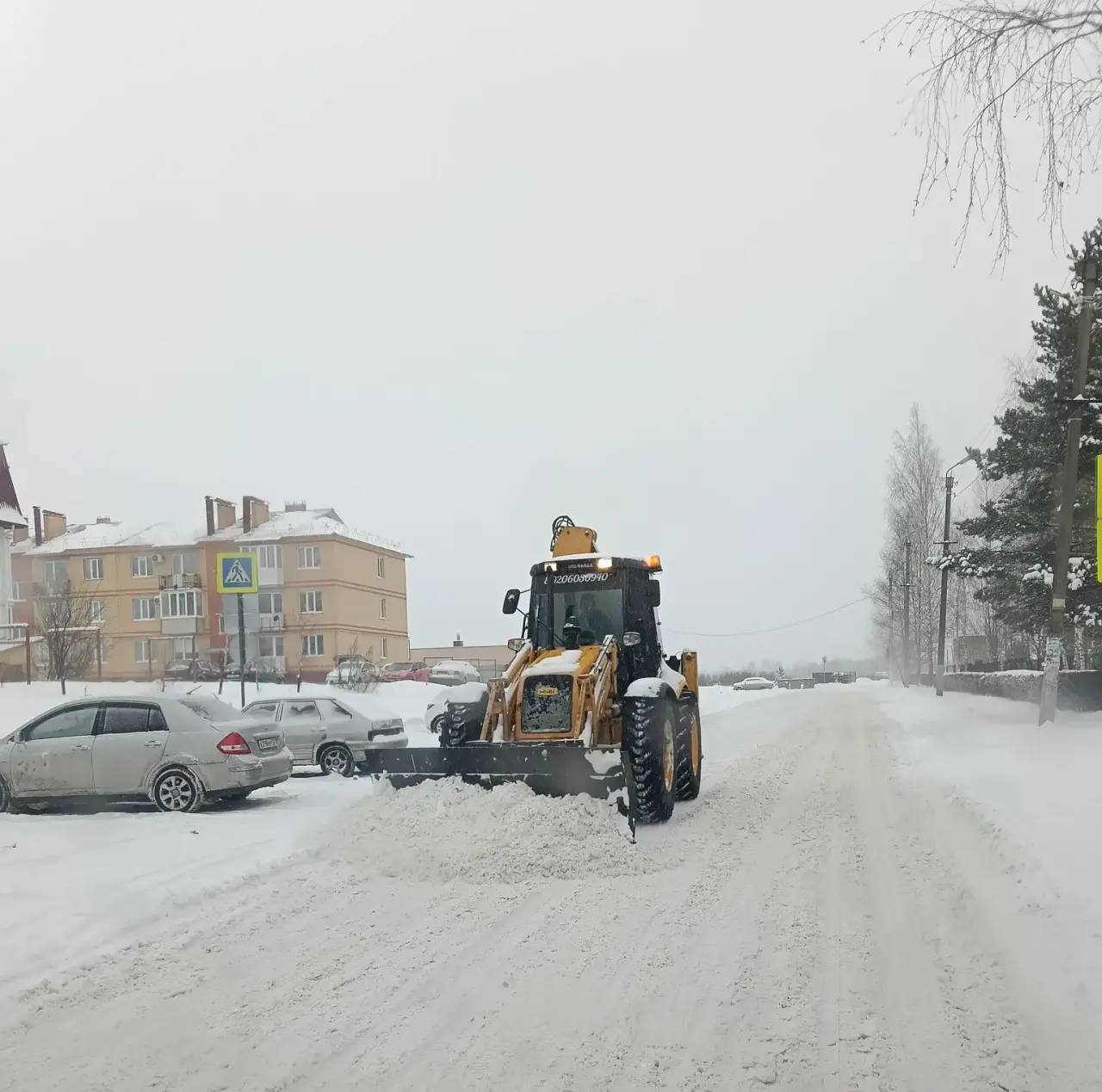 В Выгоничском городском поселении в приоритете – уборка дорог первой категории и подъездов к социально значимым объектам: больнице, школам и детским садам В Выгоничском городском поселении в приоритете – уборка дорог первой категории и подъездов к социально значимым объектам: больнице, школам и детским садам