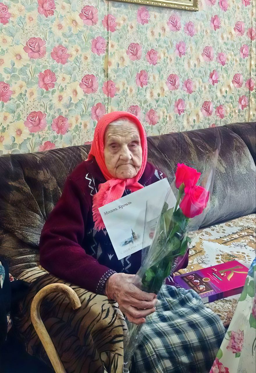 Обычно не принято интересоваться возрастом женщины