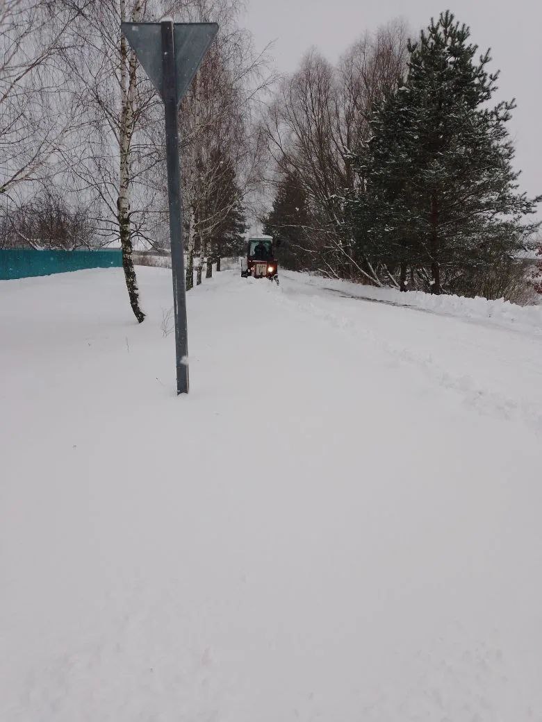 В настоящее время ведутся работы по расчистке снега на дорогах в Орменском сельском поселении В настоящее время ведутся работы по расчистке снега на дорогах в Орменском сельском поселении