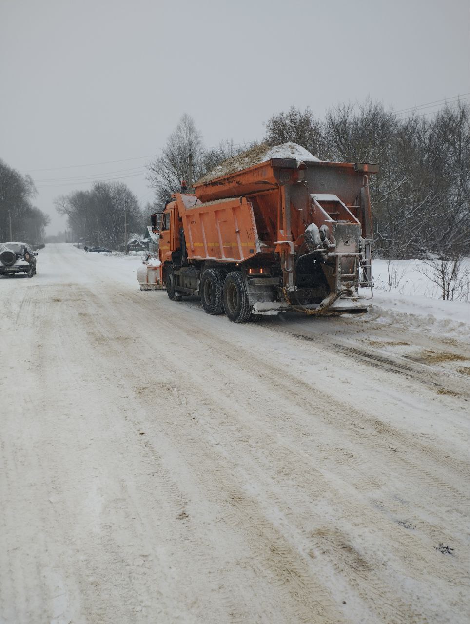 В связи с обильными снегопадами проводится работа по очистке дорог на всей территории Клинцовского района В связи с обильными снегопадами проводится работа по очистке дорог на всей территории Клинцовского района