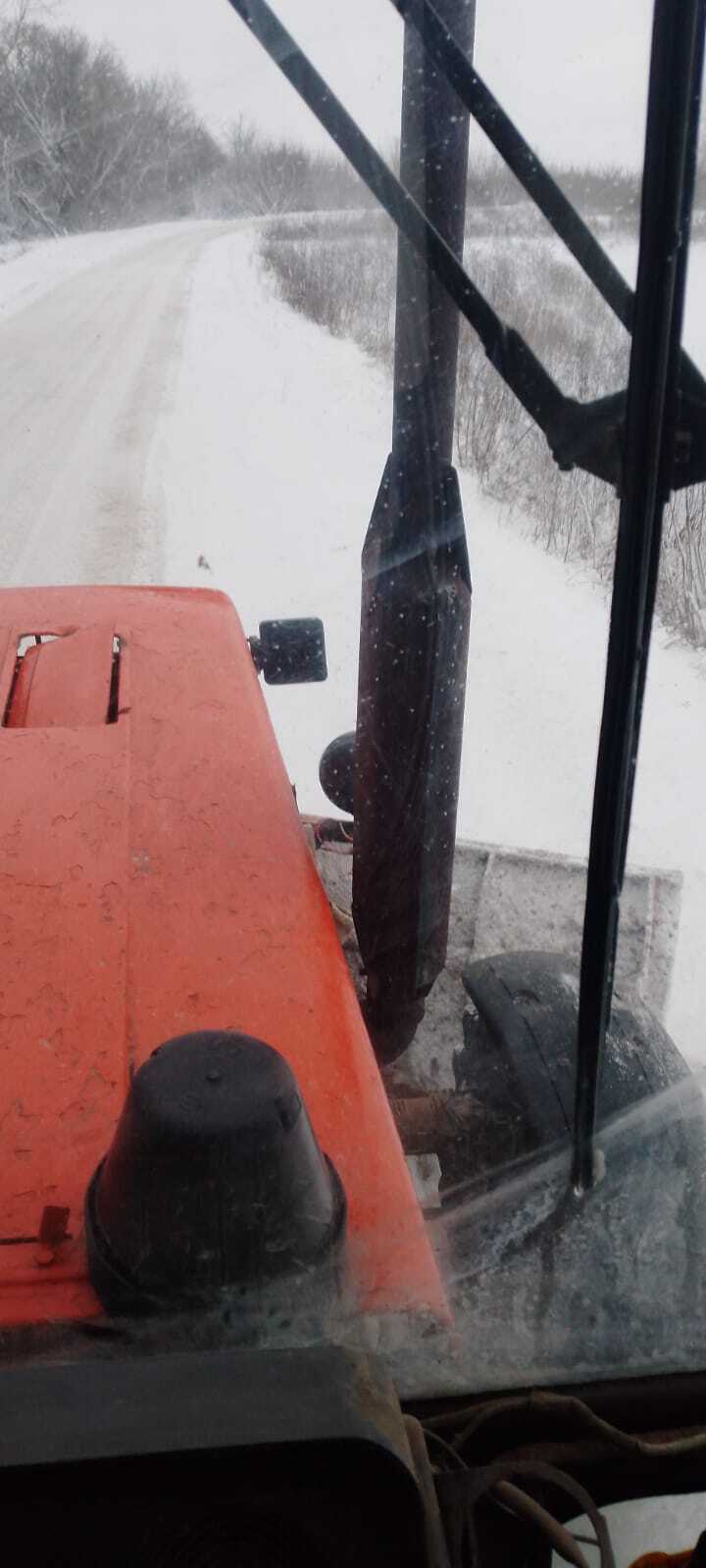 В Брянской области очистка от снега и обработка песко-соляной смесью региональных и межмуниципальных автодорог ведется в круглосуточном режиме и проводится несколькими циклами В Брянской области очистка от снега и обработка песко-соляной смесью региональных и межмуниципальных автодорог ведется в круглосуточном режиме и проводится несколькими циклами