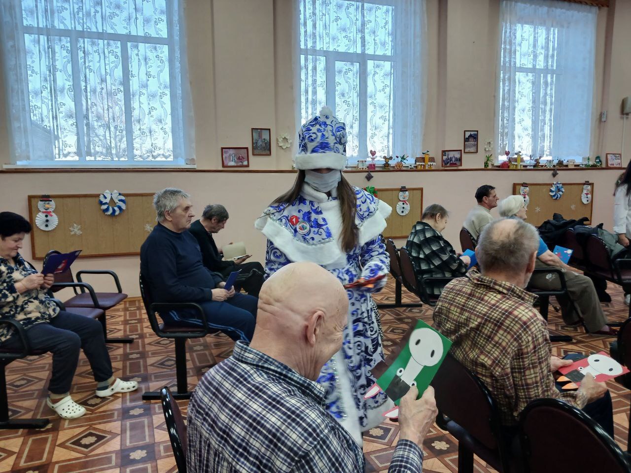 Сегодня, учащиеся школы МБОУ Жуковская СОШ №2 им. Е.П.Новикова организовали праздник для проживающих Жуковского дома-интерната Сегодня, учащиеся школы МБОУ Жуковская СОШ №2 им. Е.П.Новикова организовали праздник для проживающих Жуковского дома-интерната