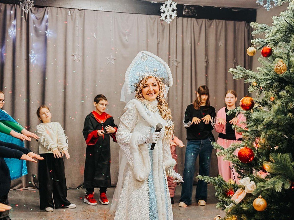 В городе Дятьково прошла театрализованная конкурсно-игровая программа «Новогодние приключения» В городе Дятьково прошла театрализованная конкурсно-игровая программа «Новогодние приключения»