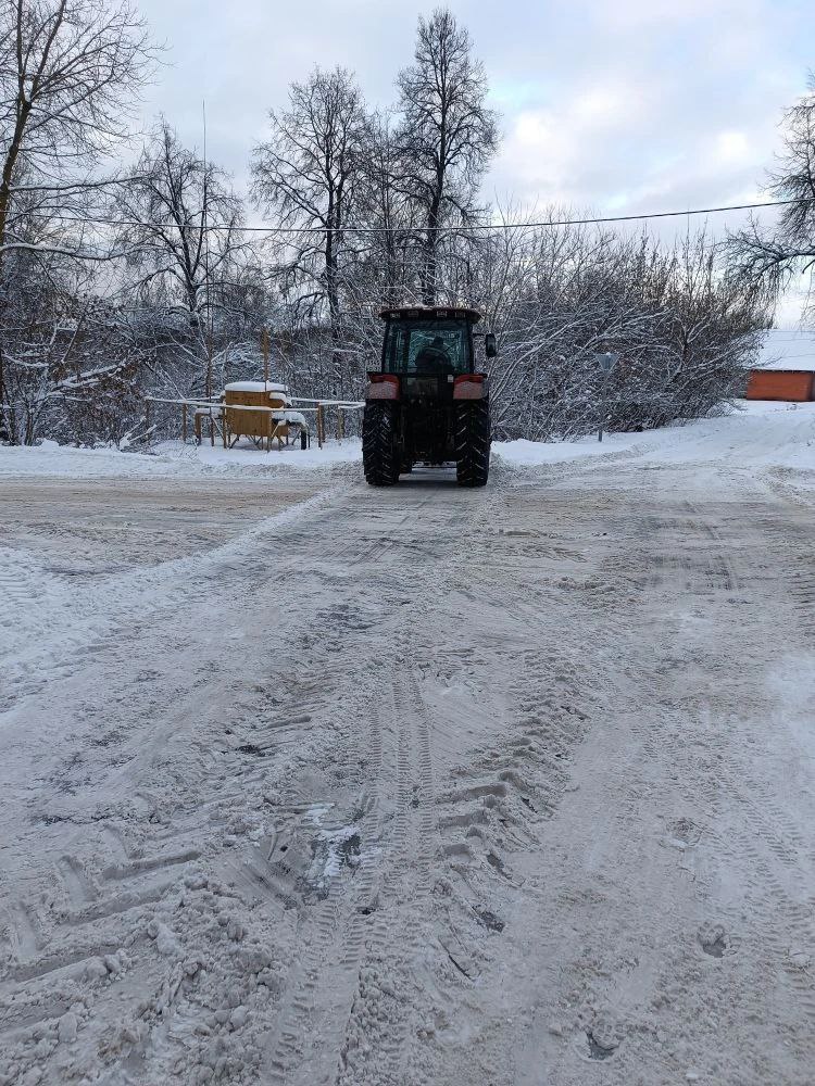 Специализированными службами в круглосуточном режиме проводятся работы по расчистке улично-дорожной сети Косинского сельского поселения Специализированными службами в круглосуточном режиме проводятся работы по расчистке улично-дорожной сети Косинского сельского поселения