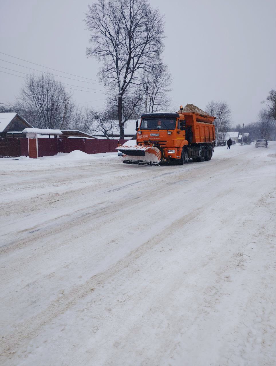 В связи с обильными снегопадами проводится работа по очистке дорог на всей территории Клинцовского района В связи с обильными снегопадами проводится работа по очистке дорог на всей территории Клинцовского района
