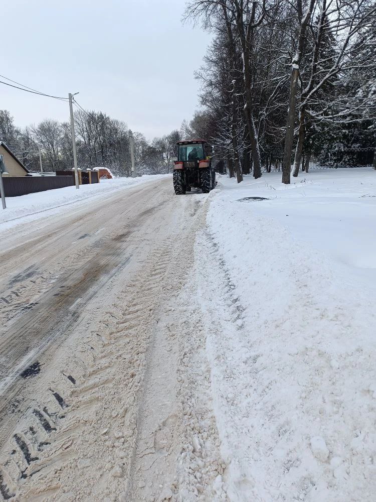 Специализированными службами в круглосуточном режиме проводятся работы по расчистке улично-дорожной сети Косинского сельского поселения Специализированными службами в круглосуточном режиме проводятся работы по расчистке улично-дорожной сети Косинского сельского поселения