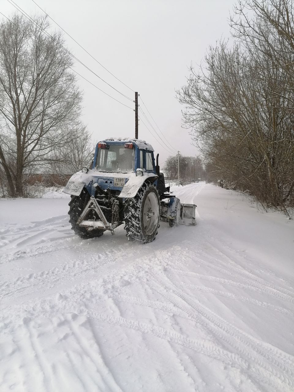 В связи с обильными снегопадами проводится работа по очистке дорог на всей территории Клинцовского района В связи с обильными снегопадами проводится работа по очистке дорог на всей территории Клинцовского района