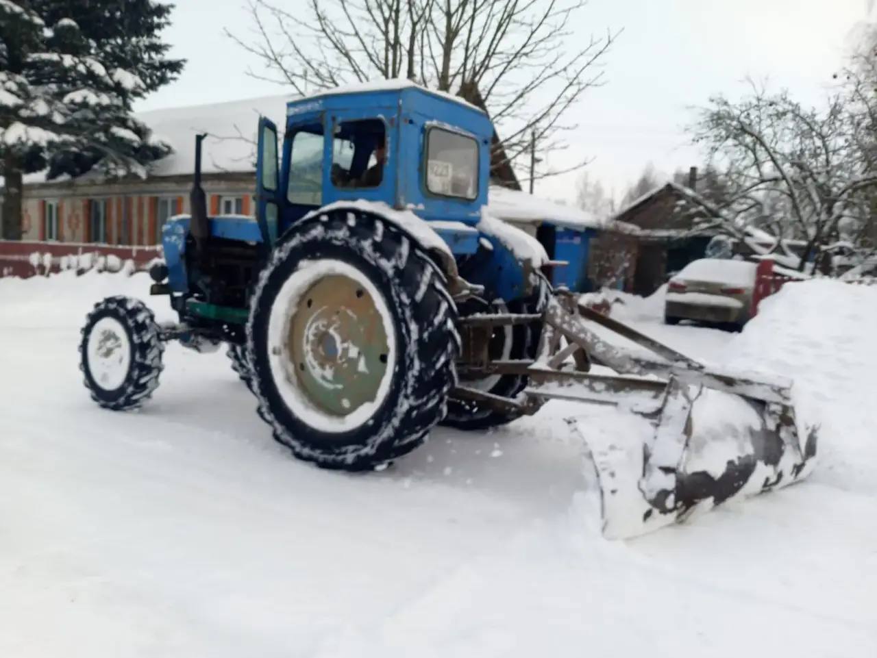 В Сосновском сельском поселении продолжается уборка снега на дорогах В Сосновском сельском поселении продолжается уборка снега на дорогах