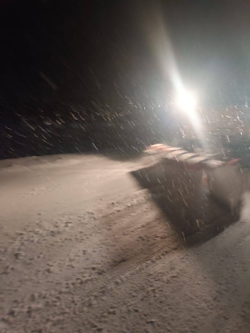 В Брянской области очистка от снега и обработка песко-соляной смесью региональных и межмуниципальных автодорог ведется в круглосуточном режиме и проводится несколькими циклами В Брянской области очистка от снега и обработка песко-соляной смесью региональных и межмуниципальных автодорог ведется в круглосуточном режиме и проводится несколькими циклами