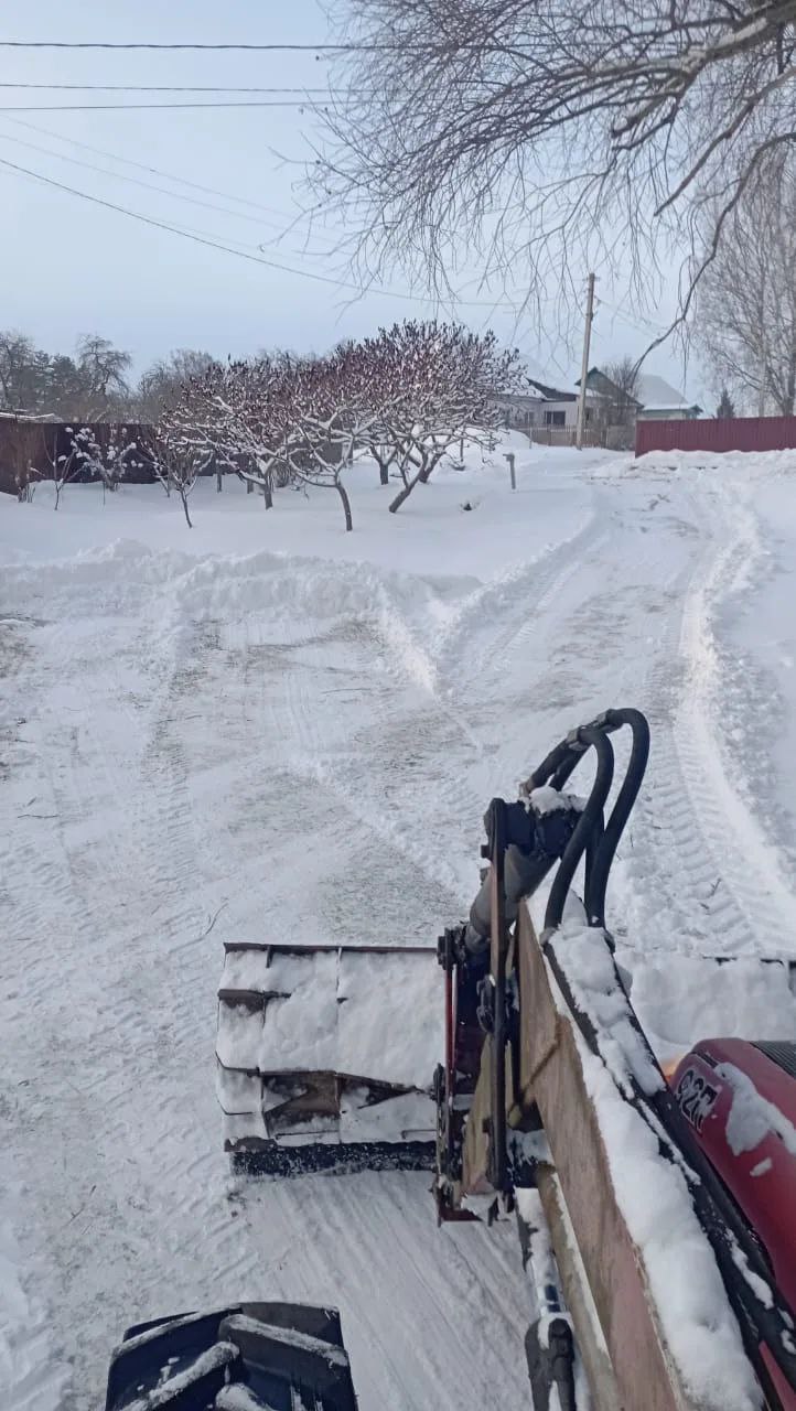 Специализированными службами в круглосуточном режиме проводятся работы по расчистке улично-дорожной сети Косинского сельского поселения