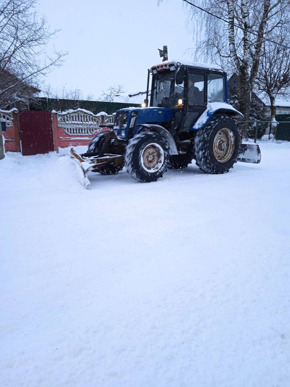 Друзья, мы знаем, что многие из вас обеспокоены состоянием дорог в зимний период и задаются вопросом, когда же будет убран снег в их населенных пунктах