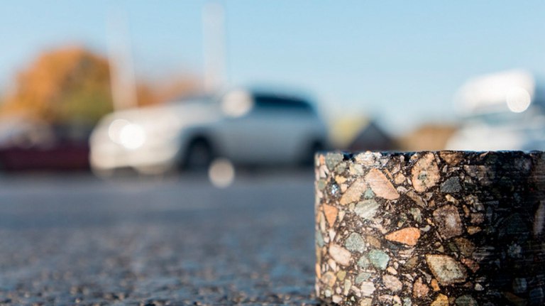 Асфальт нового поколения применили на трассах Брянской области