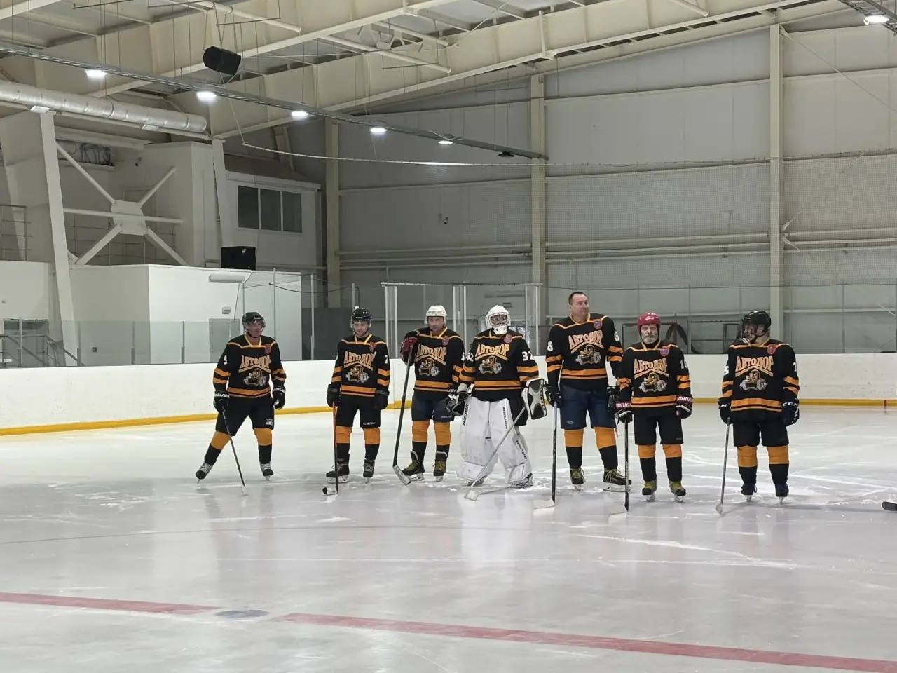 Павел Валяев: Сегодня на территории нашего района проходит яркое спортивное событие — традиционные рождественские турниры по хоккею, плаванию волейболу и лыжным гонкам. Поздравил участников соревнований и пожелал всем... Павел Валяев: Сегодня на территории нашего района проходит яркое спортивное событие — традиционные рождественские турниры по хоккею, плаванию волейболу и лыжным гонкам. Поздравил участников соревнований и пожелал всем...