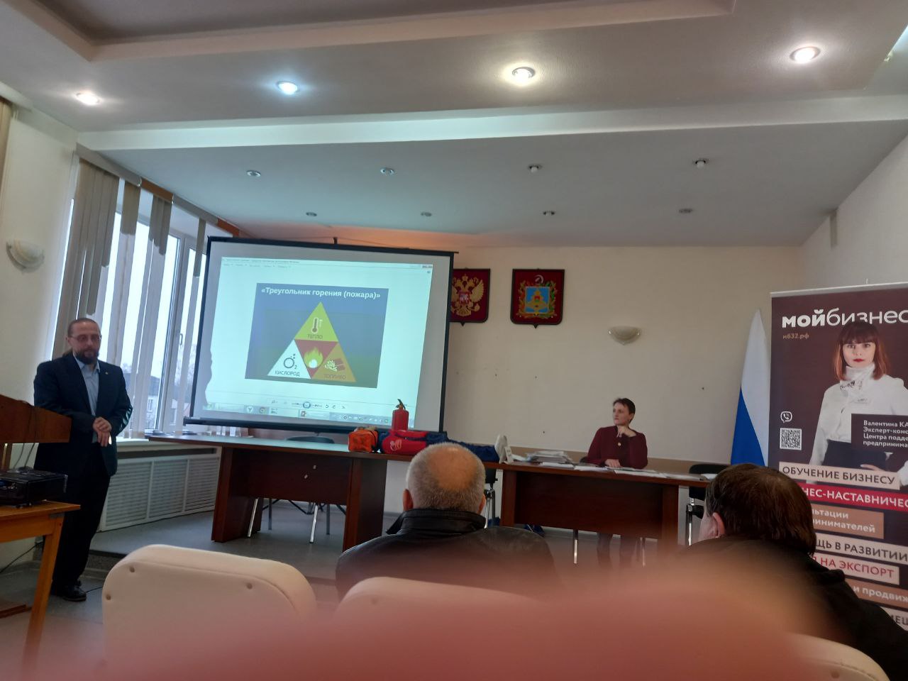 В здании администрации Клетнянского района в ноябре-декабре 2025 года Автономная некоммерческая организация дополнительного профессионального образования "ТриР" провела обучения по охране труда и правилам пожарной...