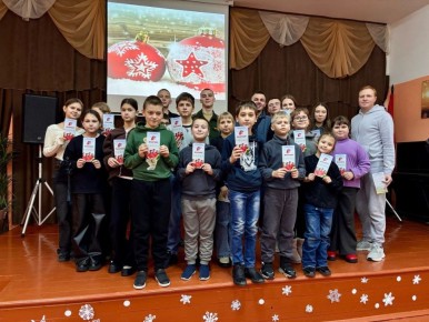 4 января в актовом зале Лопушской школы прошло праздничное юнармейское мероприятие «Служу России», которое организовал советник директора по воспитанию Пряников Н.В