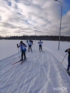 Департамент физической культуры и спорта Брянской области поддержал Декаду спорта и здоровья лыжной прогулкой