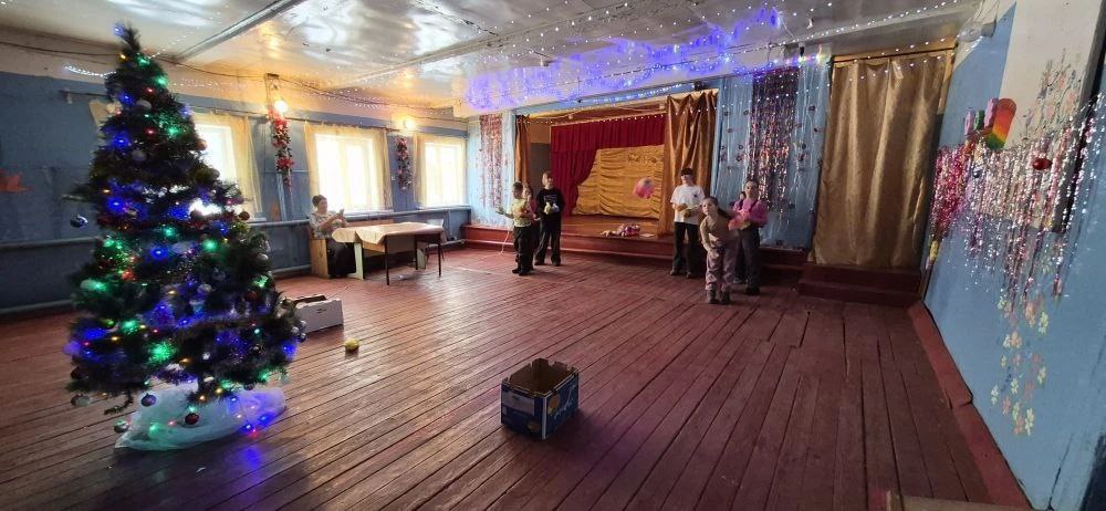 В Палужском клубе 04.01.2026 прошли новогодние веселые старты для детей