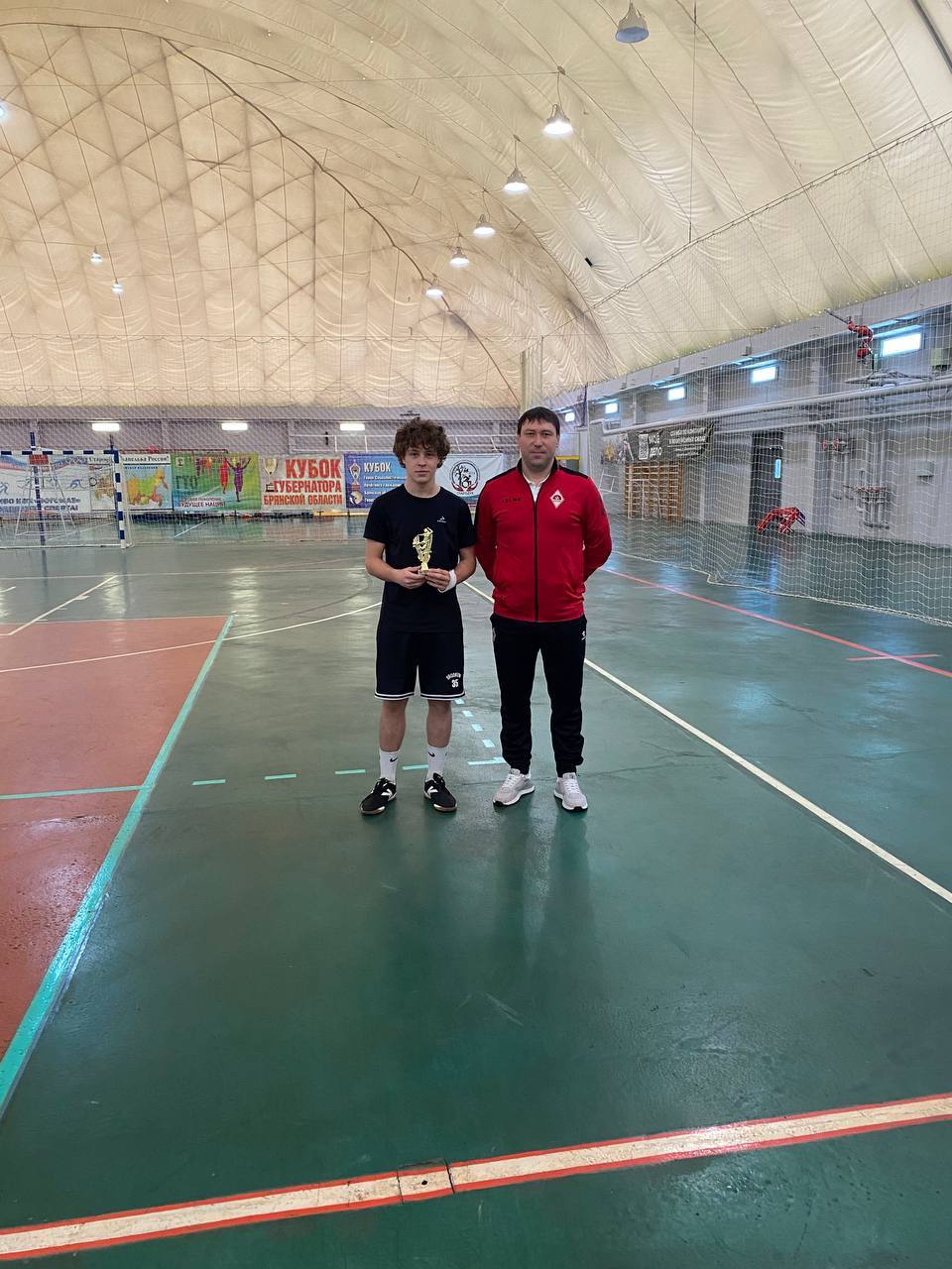 4 января на спортивном объекте МАУ «СК «Стародуб» ( ФОК) прошел новогодний турнир по мини-футболу среди взрослых команд Стародубского муниципального округа 4 января на спортивном объекте МАУ «СК «Стародуб» ( ФОК) прошел новогодний турнир по мини-футболу среди взрослых команд Стародубского муниципального округа