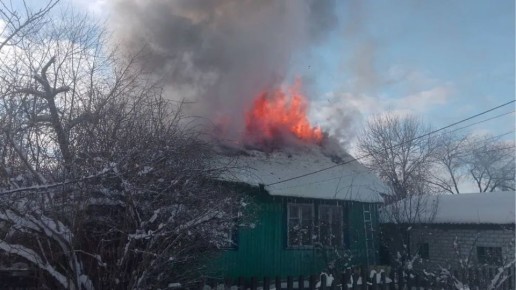 В поселке Климово Брянской области по переулку Механизаторов произошел пожар в частном жилом доме