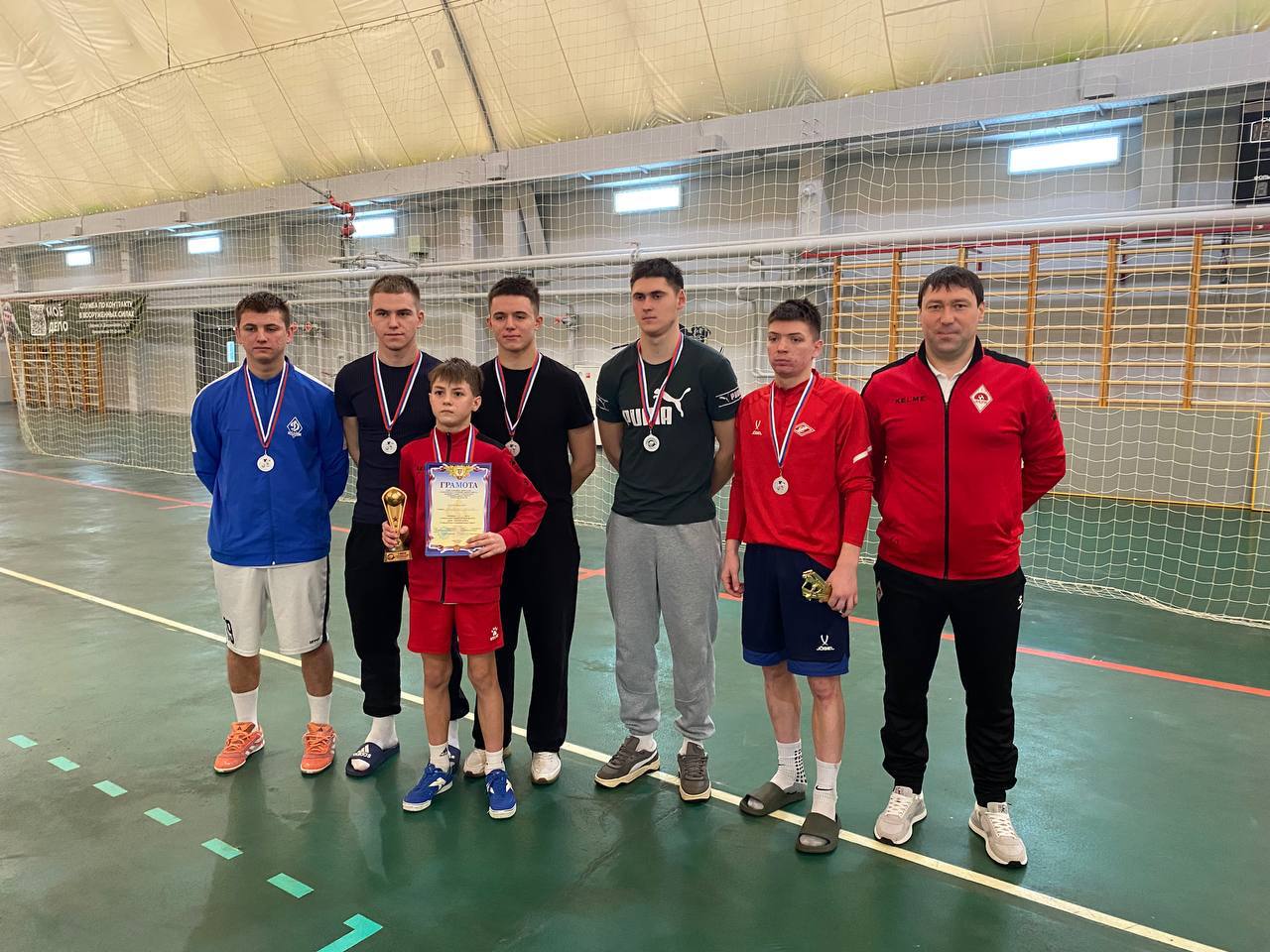 4 января на спортивном объекте МАУ «СК «Стародуб» ( ФОК) прошел новогодний турнир по мини-футболу среди взрослых команд Стародубского муниципального округа 4 января на спортивном объекте МАУ «СК «Стародуб» ( ФОК) прошел новогодний турнир по мини-футболу среди взрослых команд Стародубского муниципального округа