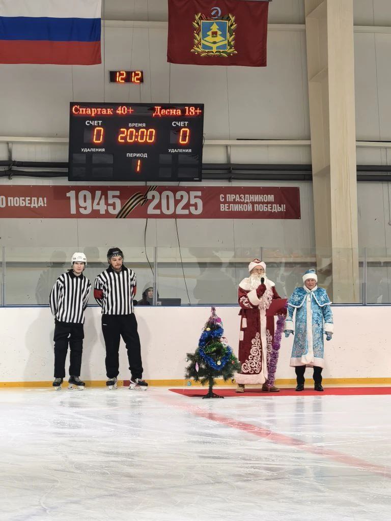 Дед Мороз напутствовал хоккеистов перед игрой в Жуковке