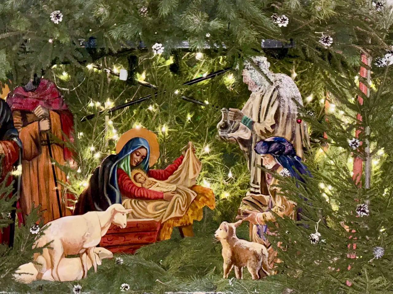 С Рождеством Христовым!. Губернатор Брянской области Александр Богомаз, председатель Брянской областной Думы Валентин Суббот, депутаты регионального парламента приняли участие в праздничном богослужении С Рождеством Христовым!. Губернатор Брянской области Александр Богомаз, председатель Брянской областной Думы Валентин Суббот, депутаты регионального парламента приняли участие в праздничном богослужении